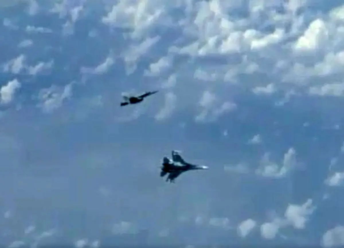 تعقیب هواپیمای وزیر دفاع روسیه توسط جنگنده اف 18 ناتو