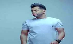 ویدئو| احساساتی شدن رضا بهرام در کنسرتش بخاطر فقدان پدر ...