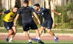 علی کریمی در نقش هافبک-مترجم استقلال