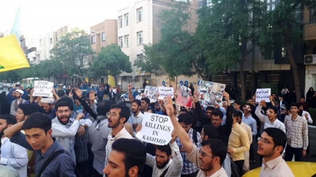 دانشجویان و طلاب مشهدی در اعتراض به خشونت‌های کشمیر تجمع کردند