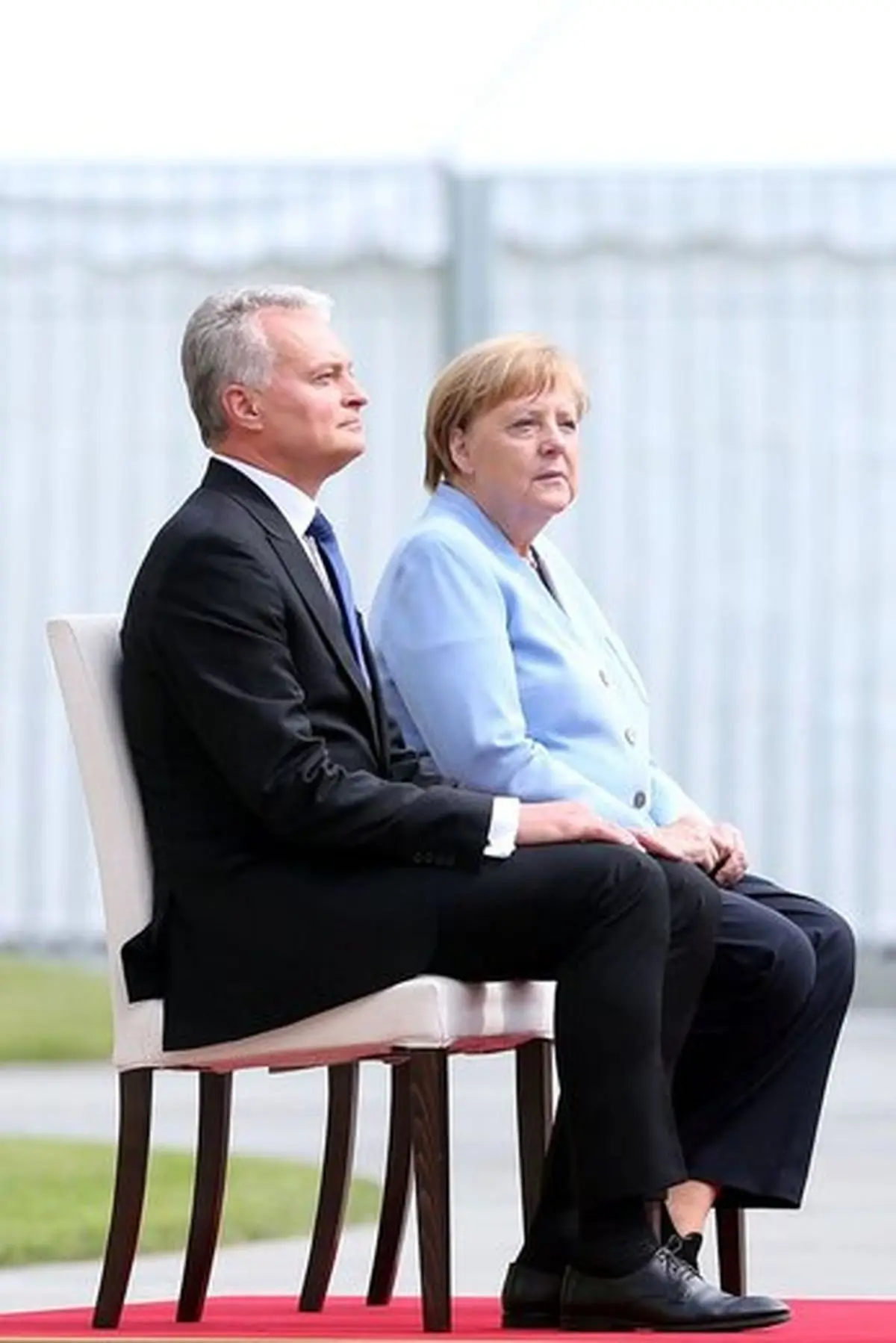 مرکل دوباره پروتکل‌های سیاسی را زیرپا گذاشت