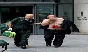 حمله با چاقو مقابل وزارت کشور انگلیس