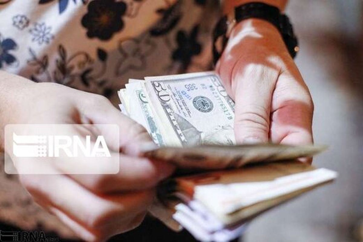 دلار کی سقوط می‌کند؟