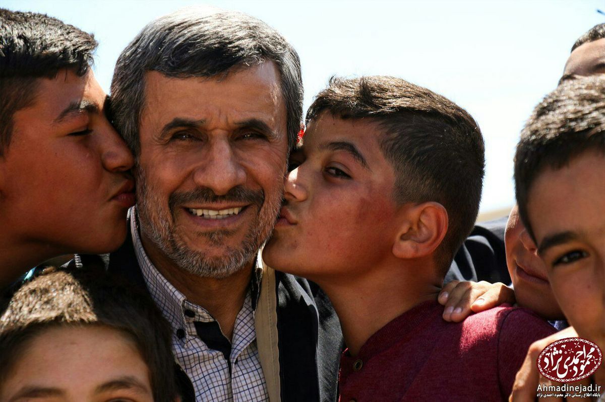 عکسی جالب از احمدی‌نژاد در ورزقان