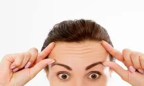 چگونه از بروز چین و چروک‌های پیشانی جلوگیری کنید؟
