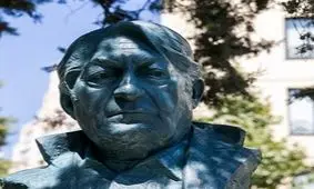 سردیس عزت‌الله انتظامی رونمایی شد