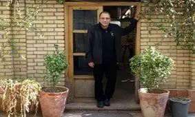 نویسنده‌ای که به سیاست‌مداران علاقه ندارد