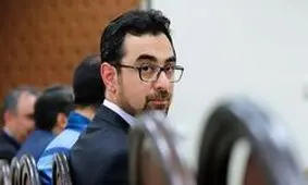 ناگفته‌های عراقچی؛ از تایید صلاحیت آقاخانی توسط وزارت اطلاعات تا مداخله در بازار ارز با دستور روحانی