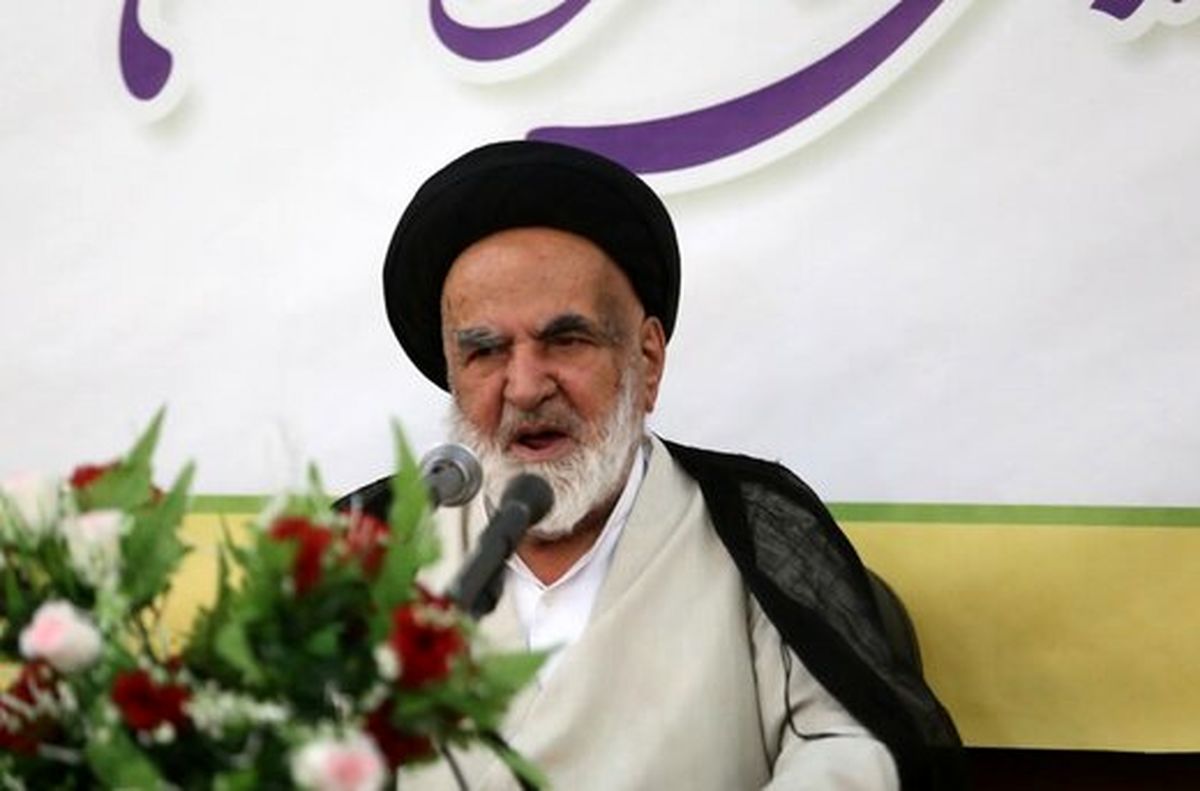 عضو جامعه مدرسین: آیتالله یزدی هر روز با یک نفر درمیافتد، دیروز هاشمی امروز آملی لاریجانی/ اگر رهبری یک نفر فدایی داشته باشد آقای روحانی است