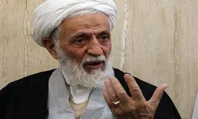 آیات یزدی و آملی اگر حرفی دارند رودررو بزنند / آنچه میان این دو اتفاق افتاد، در شان علما نیست / دشمنان خوشحال می‌شوند که این‌ها به جان هم افتاده‌اند