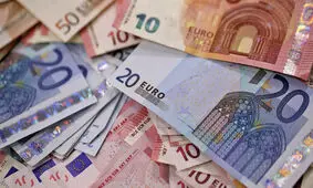 دلار عقب‌نشینی کرد/ یورو ۱۳.۲۰۰ تومان