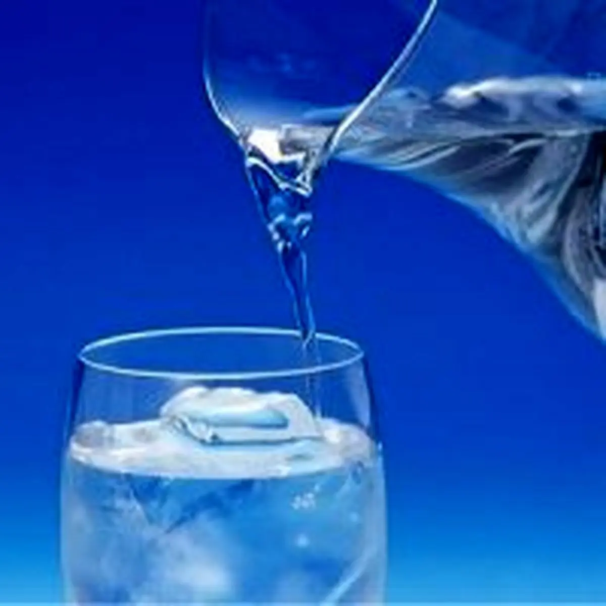 در این مواقع از نوشیدن آب پرهیز کنید!