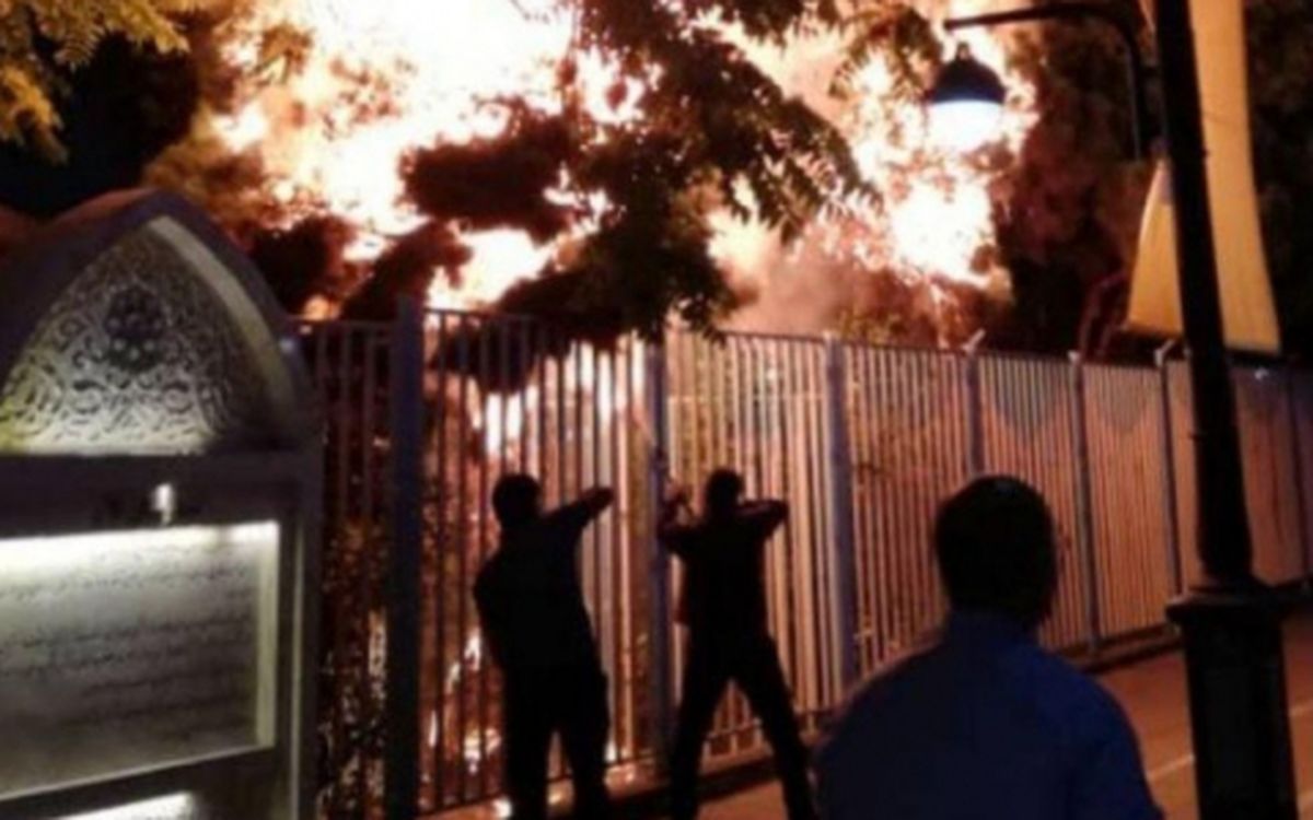 آتش سوزی درخت در بیمارستان قائم مشهد+ فیلم