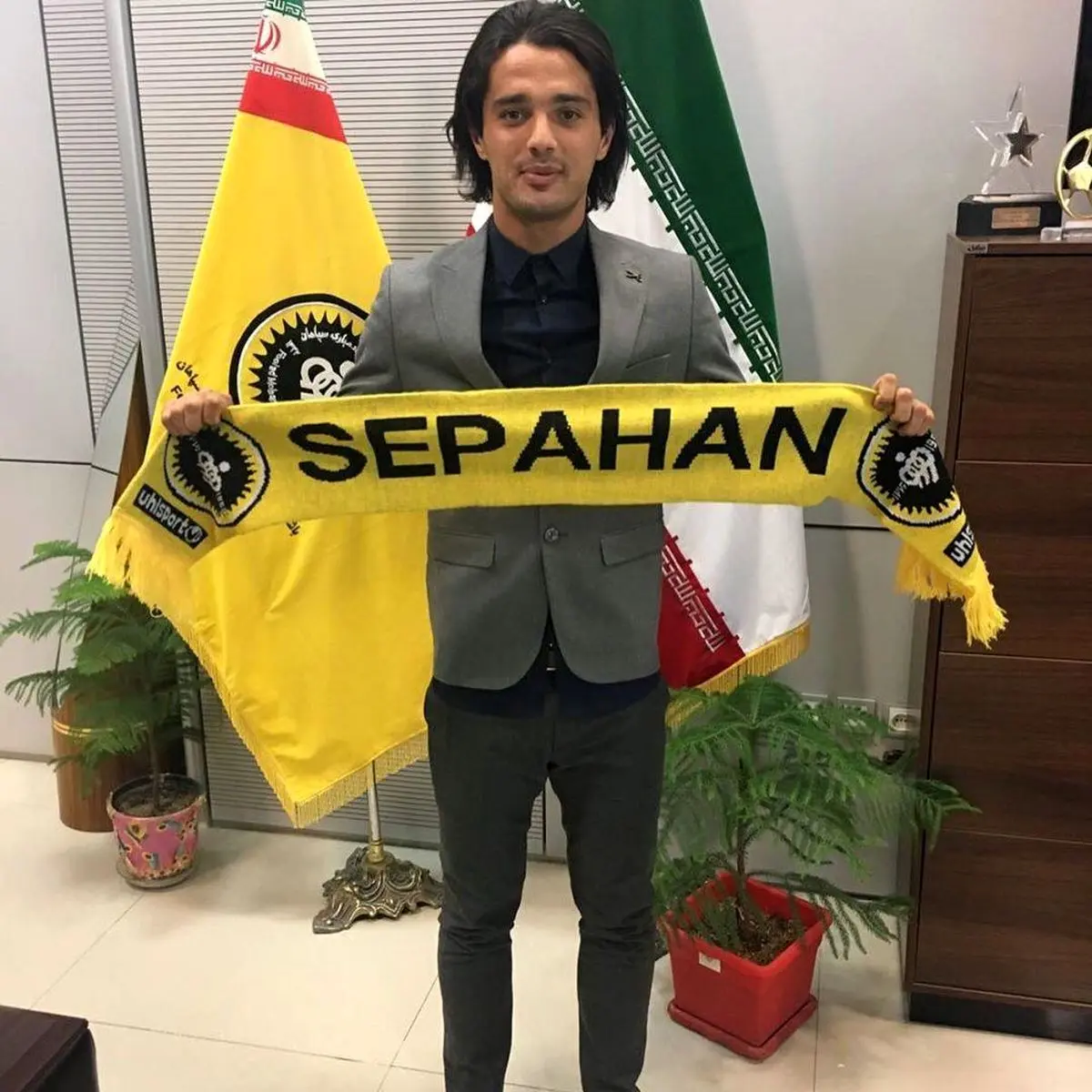 امید بالاخره با شال سپاهان