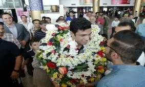 قهرمان تایبادی مسابقات جهانی کشتی وارد مشهد شد