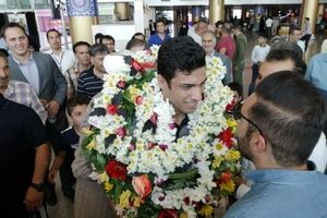 قهرمان تایبادی مسابقات جهانی کشتی وارد مشهد شد