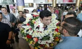 قهرمان تایبادی مسابقات جهانی کشتی وارد مشهد شد
