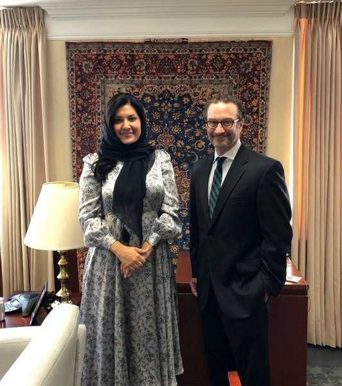 خودنمایی فرش ایرانی در نشست مشترک معاون وزارت خارجه آمریکا با سفیر عربستان در واشنگتن