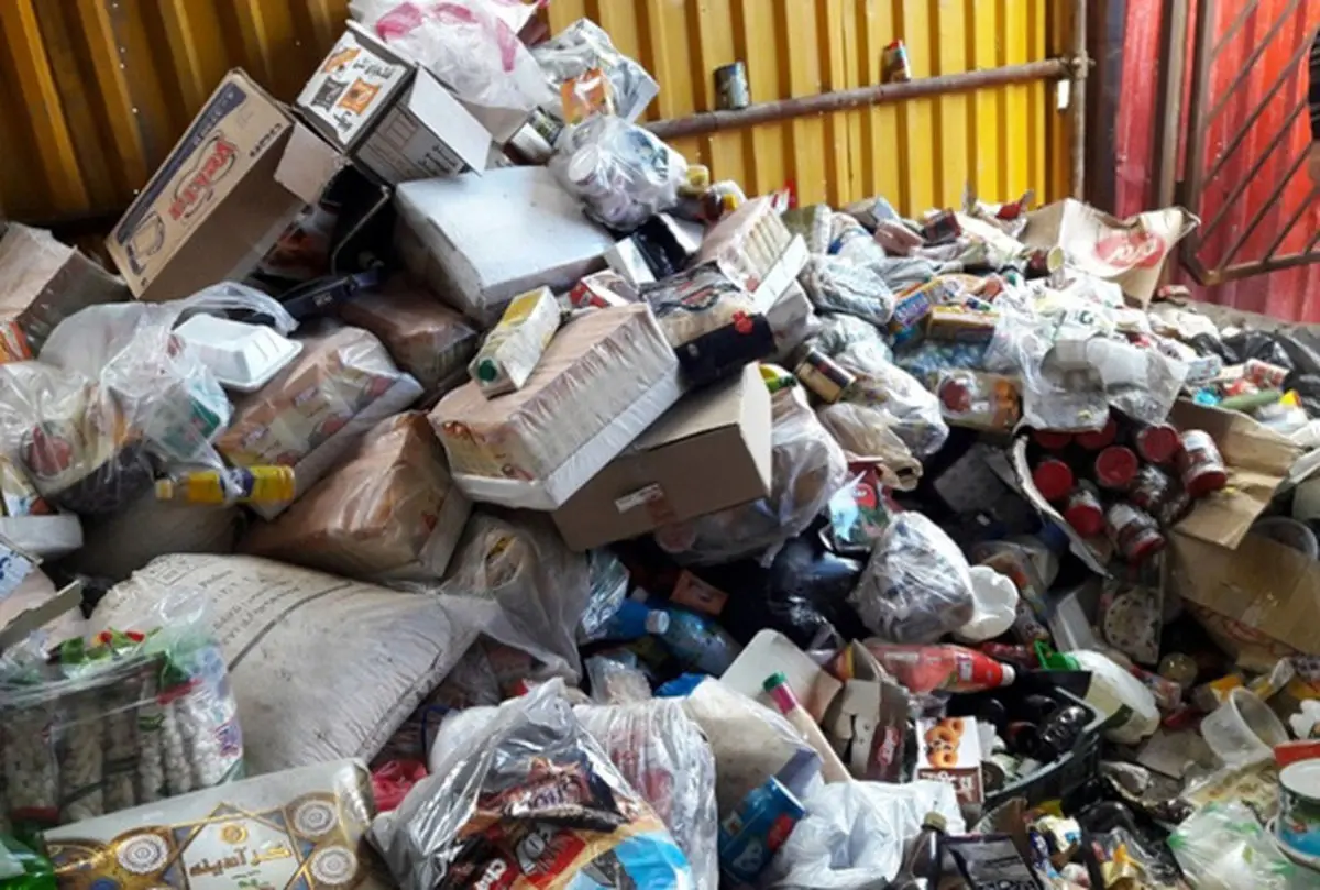 انبار مواد غذایی فاسد در زاهدان لو رفت