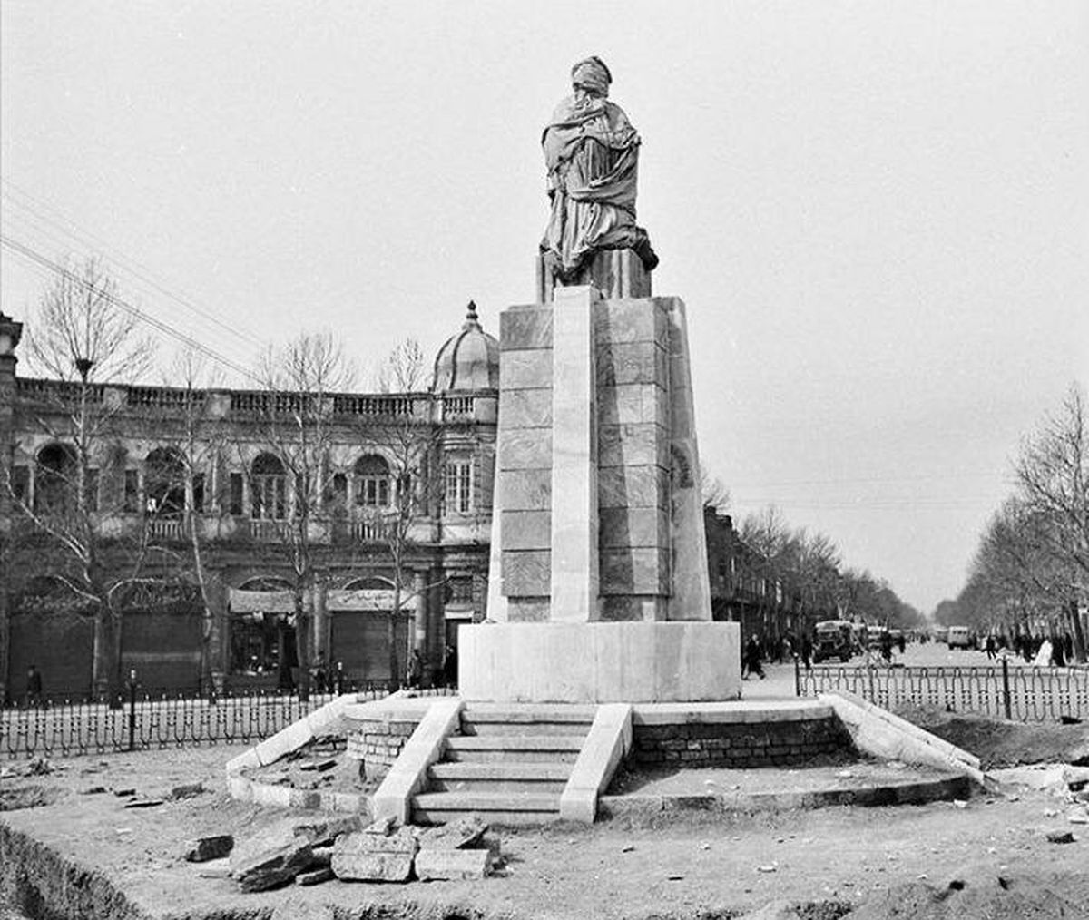 مجسمه «ملک المتکلمین» ۲۵ سال پیش گم شده است