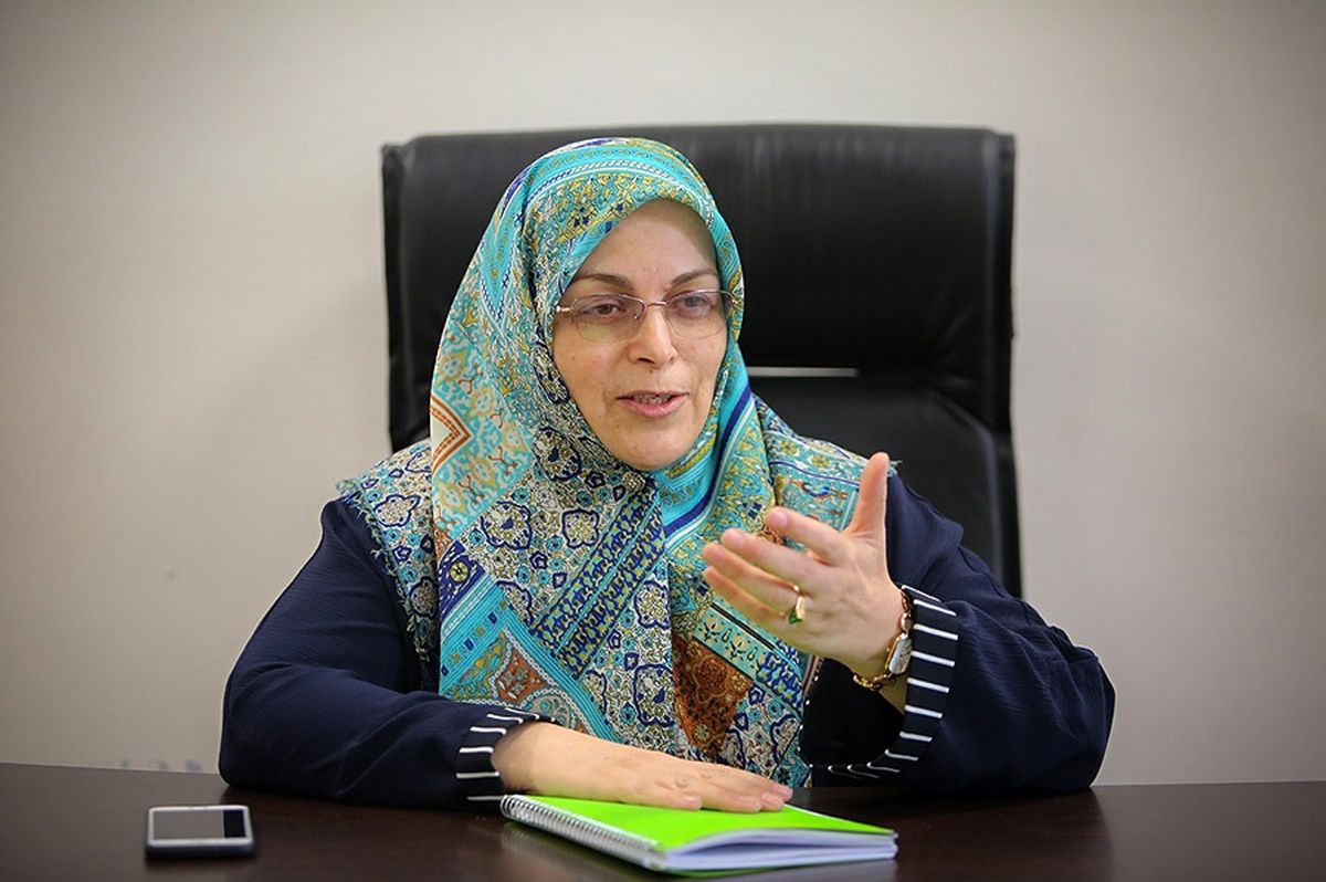 زنی که میتواند خلبان هواپیما باشد، چرا نتواند راننده موتور باشد / برخی مواجهها با مسائل زنان، جفا به دین است