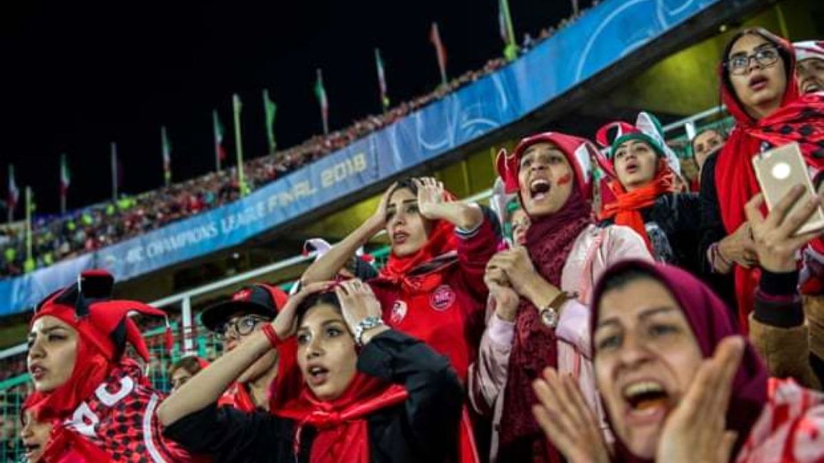 پاسخ دفتر آیتالله العظمی شبیری زنجانی به سوالی درباره ورود زنان به ورزشگاهها/زنان بنا بر احتیاط نباید در نقطه خاصی از سکوها بنشینند