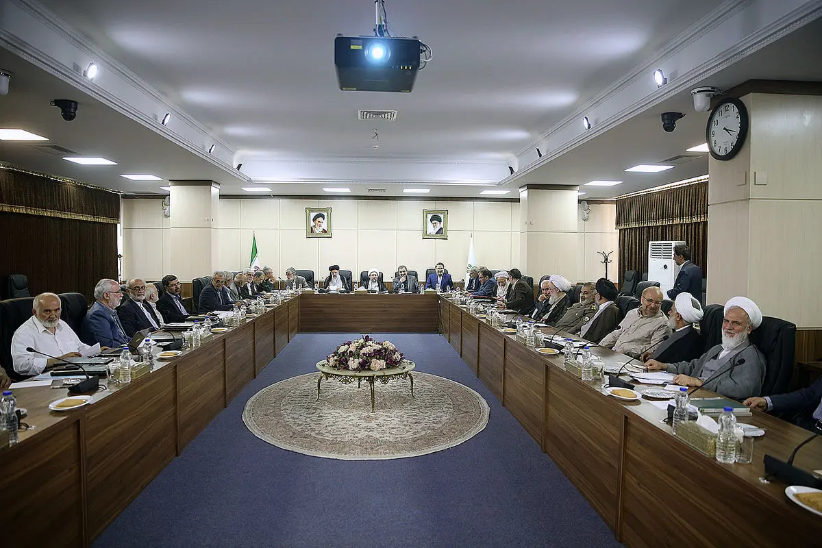 رئیس مجمع تشخیص مصلحت نظام: مسلماً پیروزی از آن ملتی است که استقامت دارد/ ما از آقای ظریف حمایت و تشکر می‌کنیم