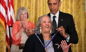 تونی موریسون، نویسنده زن سیاه‌پوست و برنده جایزه نوبل ادبیات که بود؟+ عناوین کتاب‌ها