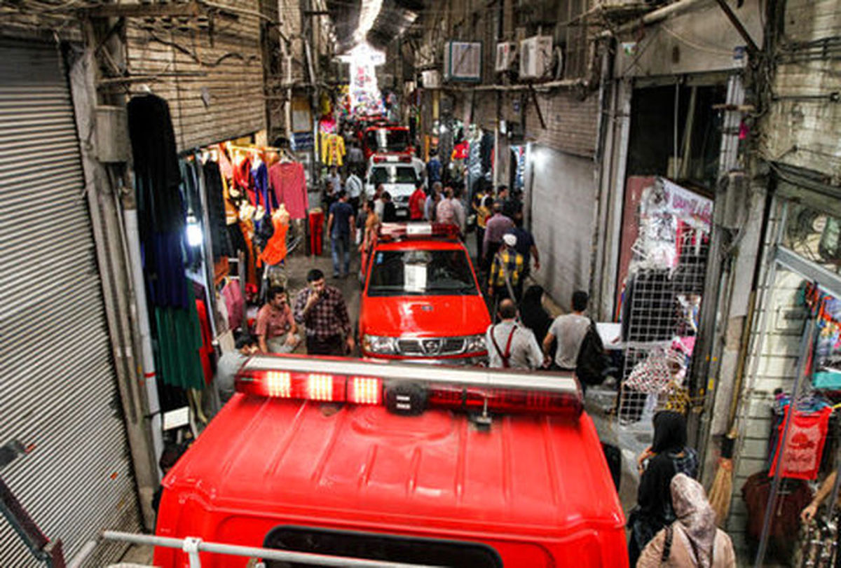 آتش سوزی در بازار تهران/ ۳۰ نفر نجات یافتند