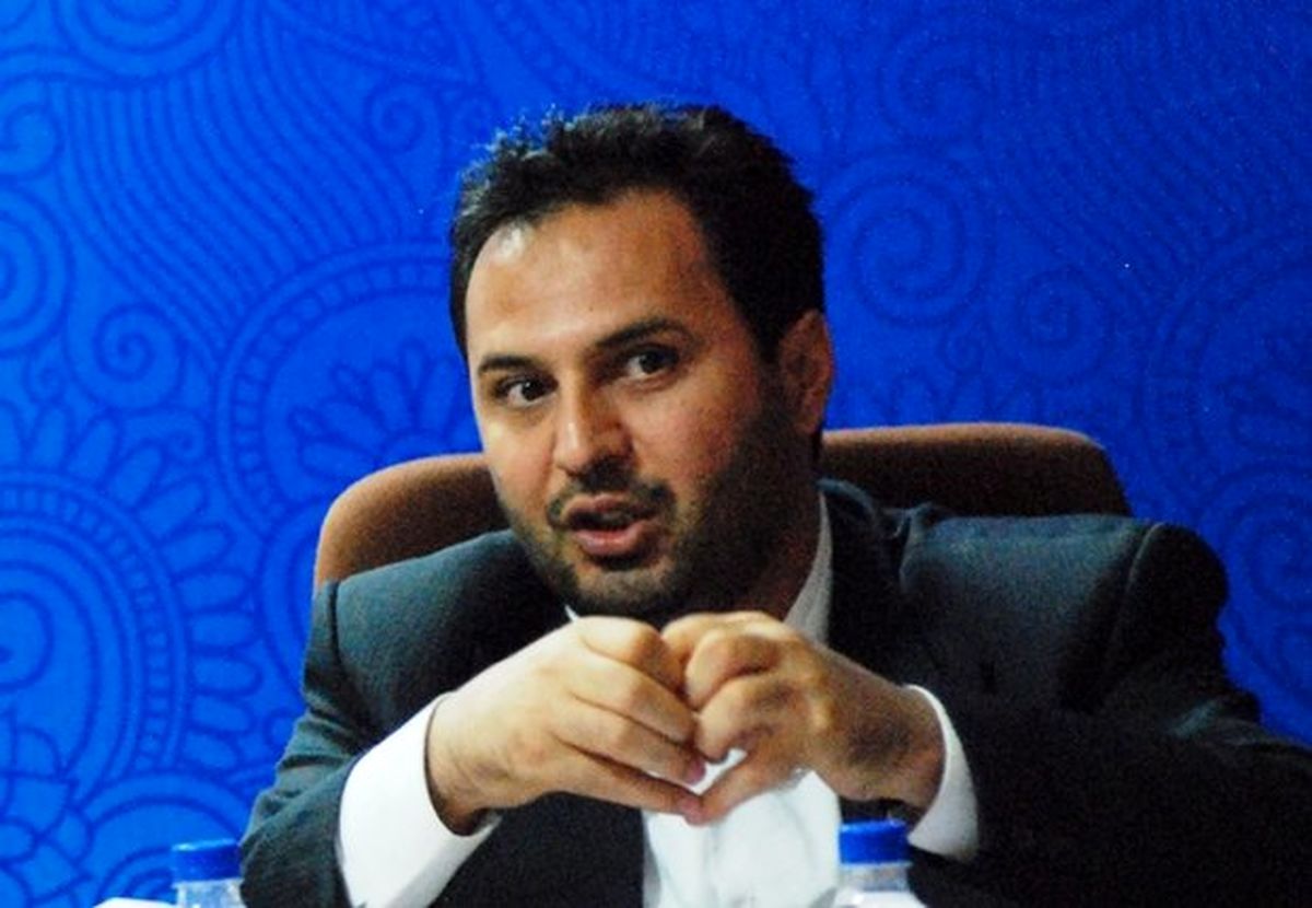 دلار۴۲۰۰تومانی به جیب دلالان رفته است/تخصیص یارانه پنهان قطع شود