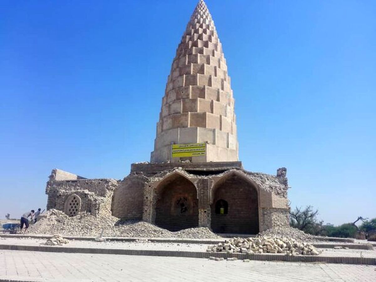 مرمتِ آرامگاه ناجی زبان فارسی به تخریب دیوار چندصدسالهاش رسیده!