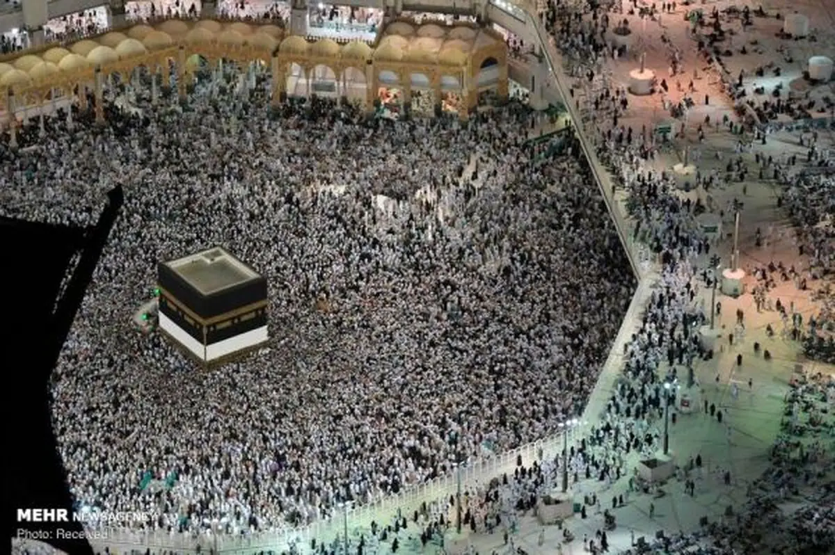 حجاج در بیت الله الحرام‎+ عکس