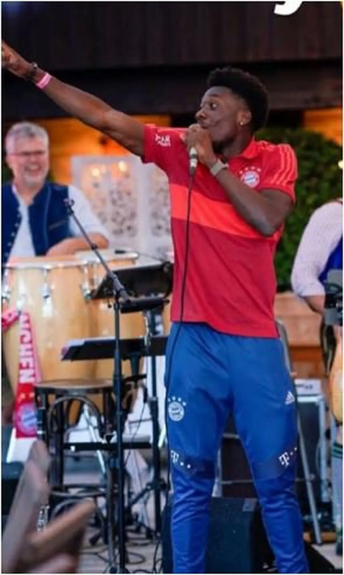 بی‌استعدادی بازیکنان جدید بایرن مونیخ در موسیقی