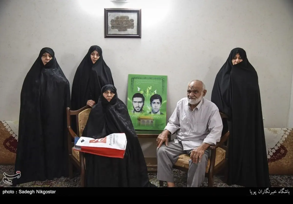 روایت خانواده ۸ نفره ای که تمامی آنها رزمنده دفاع مقدس هستند/بچه‌ها را رها کردیم و یواشکی رفتیم جبهه