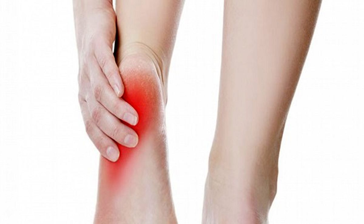 نکاتی که با رعایت آنها خار پاشنه دیگر به سراغتان نمیآید/ چگونه خار پاشنه را بدون جراحی درمان کنیم؟