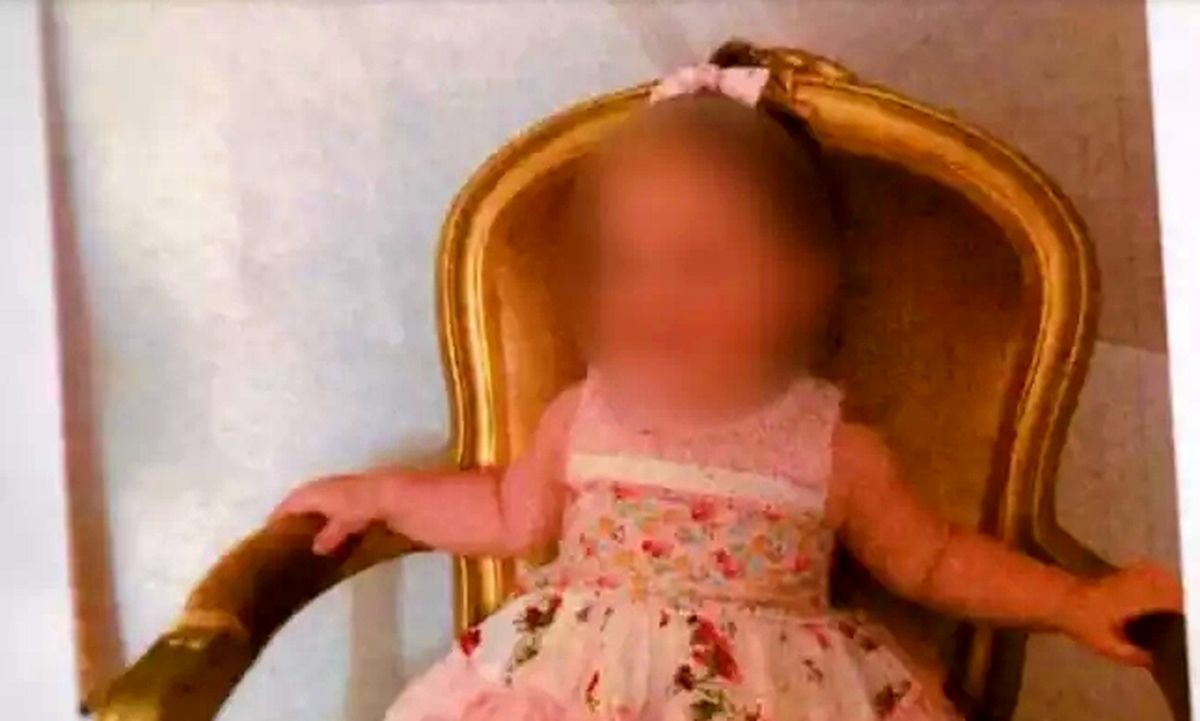 ۱۸ ماه زندان برای والدینی که دختر خردسالشان را مجبور به گیاهخواری کرده بودند / کودکی که واکسینه نشده و از فرط سوءتغذیه دندان ندارد