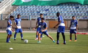 گرم کردن بازیکنان استقلال برای دیدار با ماشین‌سازی