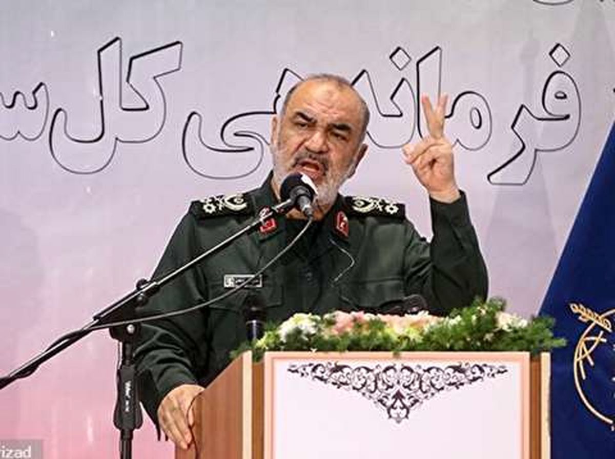 فرمانده سپاه: مذاکره و سازش هیچ مسئلهای را حل نمیکند / وقتی از منطق مقاومت به مذاکره روی آورید نشانه ضعف است