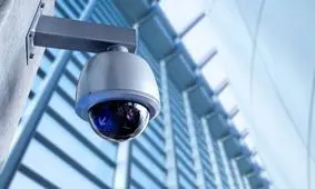 فیلم سرقت عجیب در کوی کارگر آبادان / سارقان دوربین مداربسته را رنگ کردند !