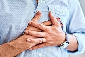 علت درد و سوزش قفسه سینه چیست و این درد چه زمان خطرناک است؟