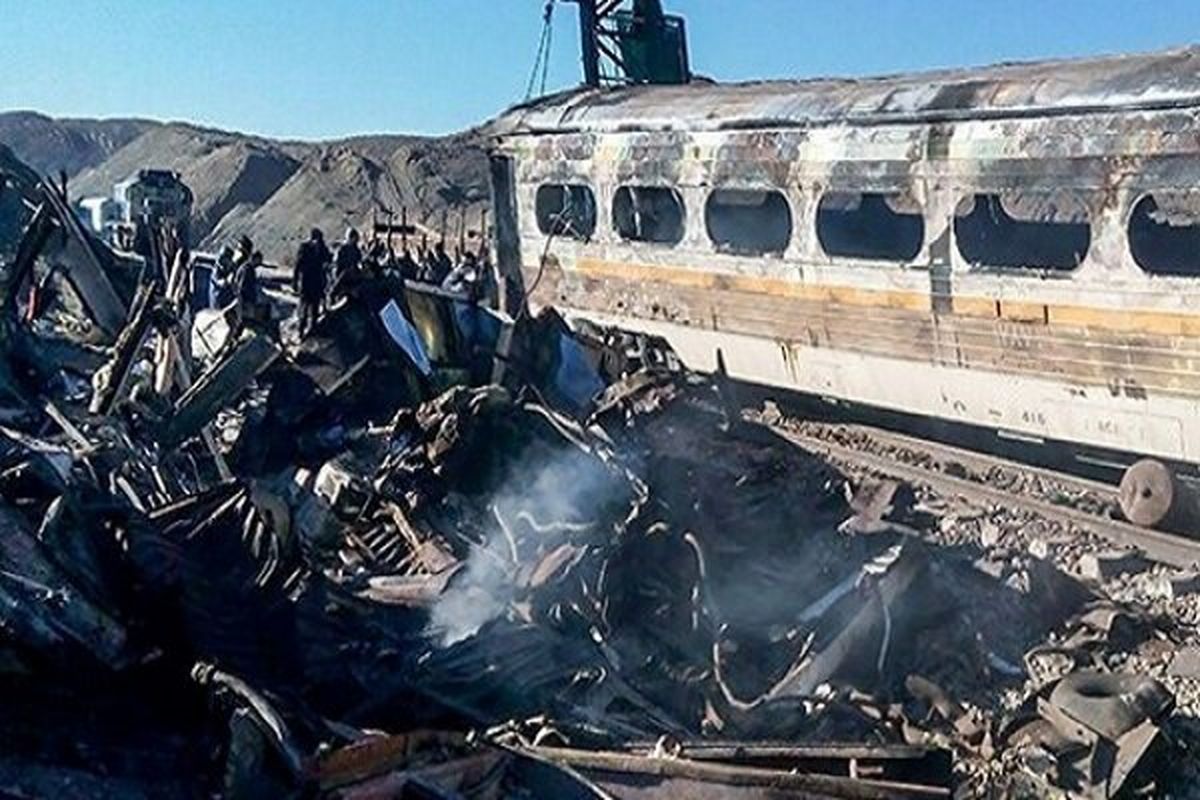 آتش‌سوزی واگن‌های مسافری مهار شد/ علت آتش‌سوزی همچنان مشخص نیست