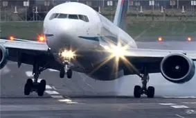 فرود یک هواپیمای ایرانی در محل برگزاری اجلاس گروه هفت