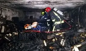 آتش سوزی انبار کاغذ دیواری در خیابان ادیب مشهد مهار شد