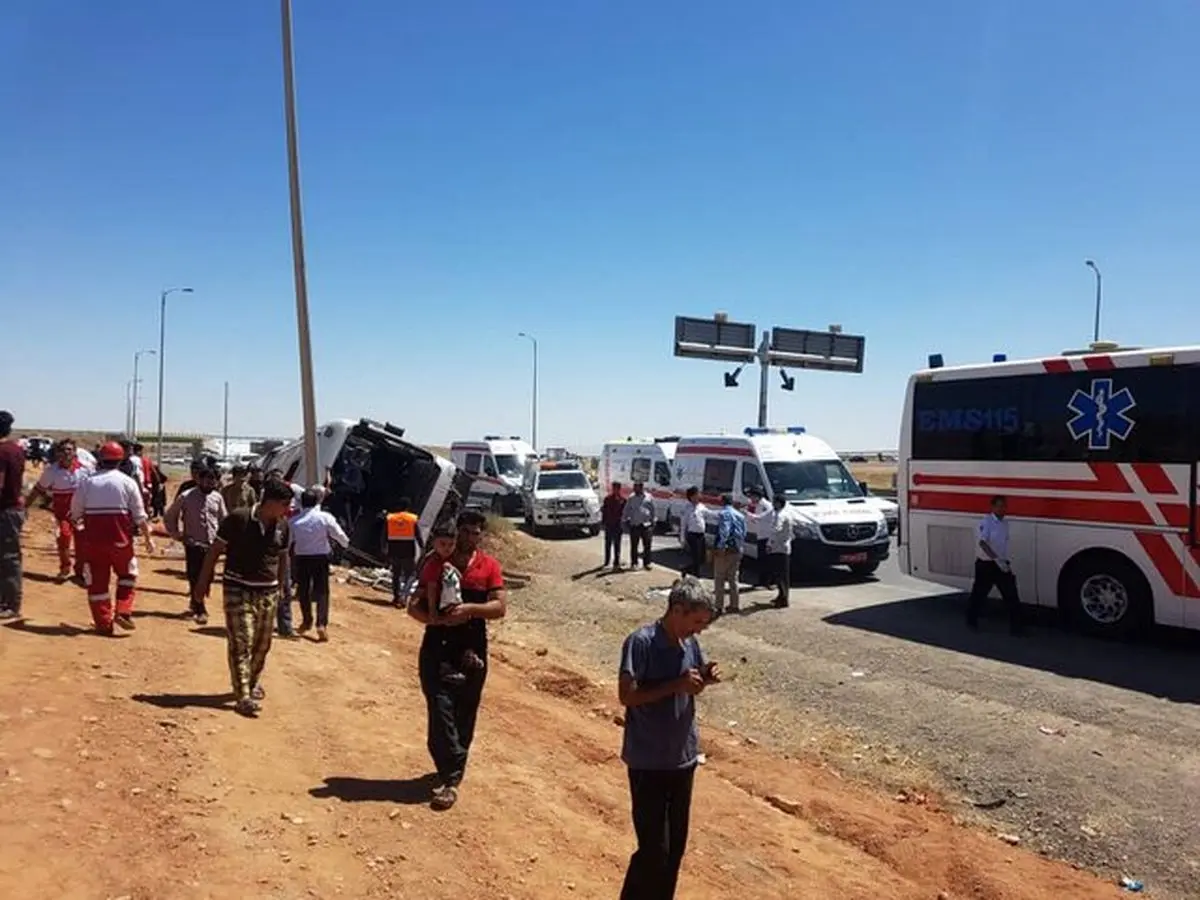 واژگونی اتوبوس در جاده مشهد- نیشابور و مصدومیت ۴۹ نفر