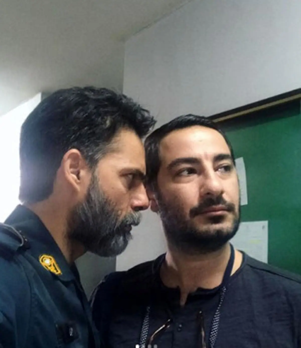 ویدئو| وقتی نوید محمدزاده و پیمان معادی از دیدن مأمور جا می‌خورند!