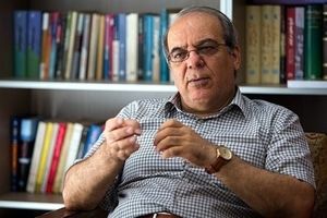 عباس عبدی: خبرنگاری که اخیرا پناهنده شد اصولگرا نبود، اما نشان داد افراد می‌توانند در جناح اصولگرا نفوذ کنند