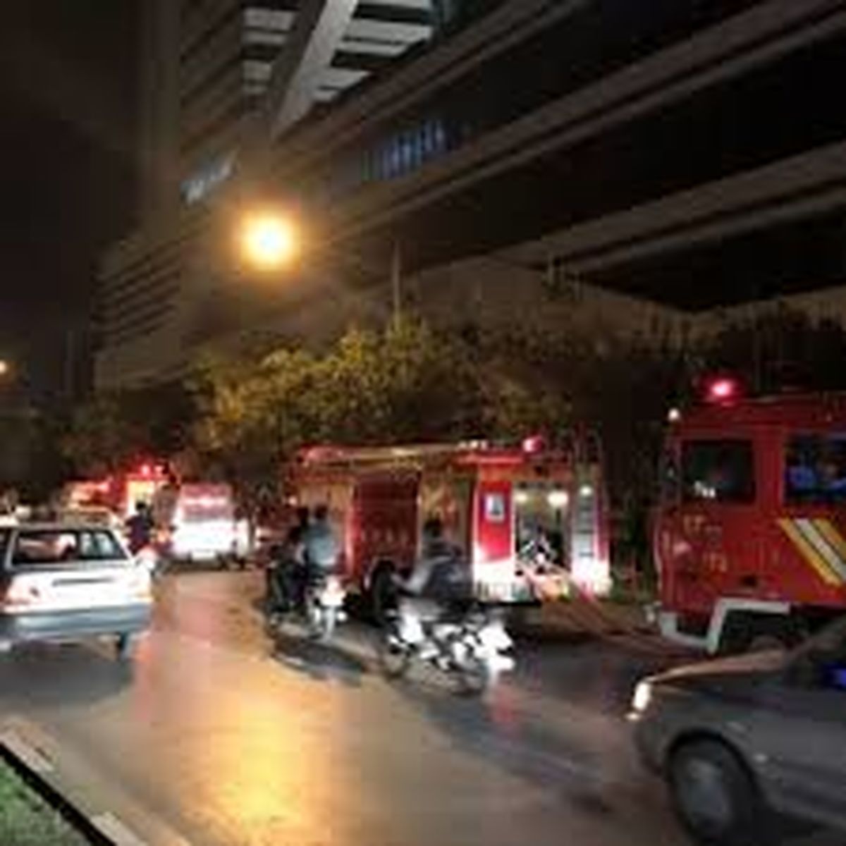برج تجاری، اقامتی در مشهد آتش گرفت