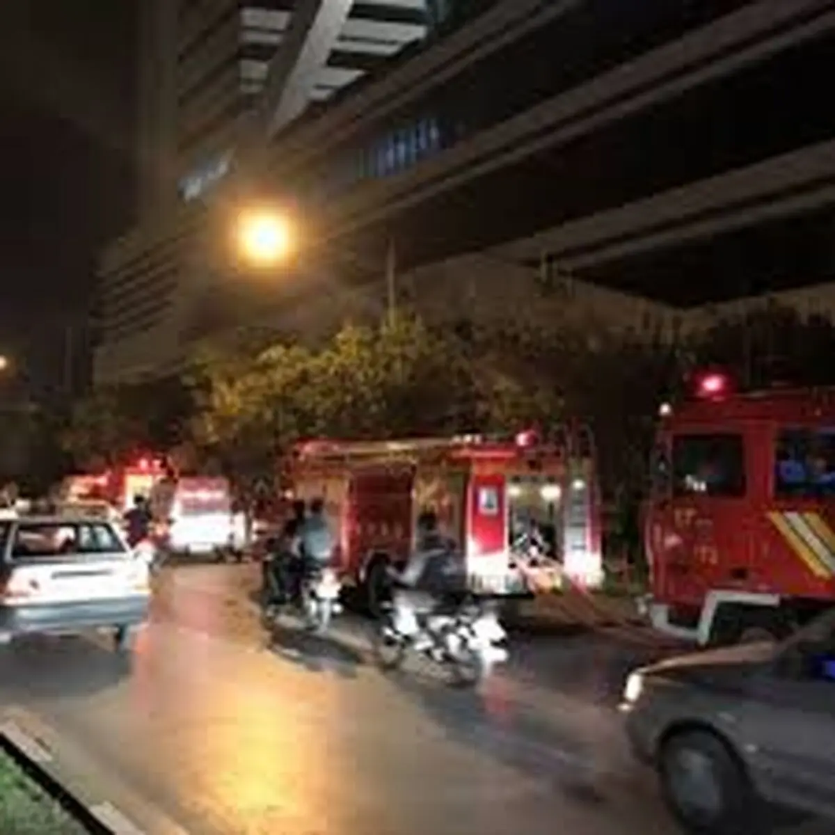 برج تجاری، اقامتی در مشهد آتش گرفت