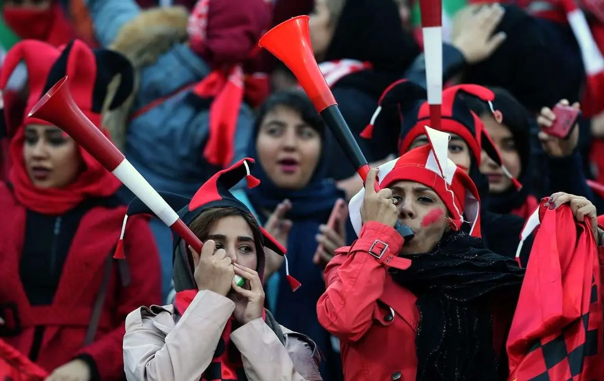 تلاش برای ورود زنان به ورزشگاه آزادی با بلیت فروشی