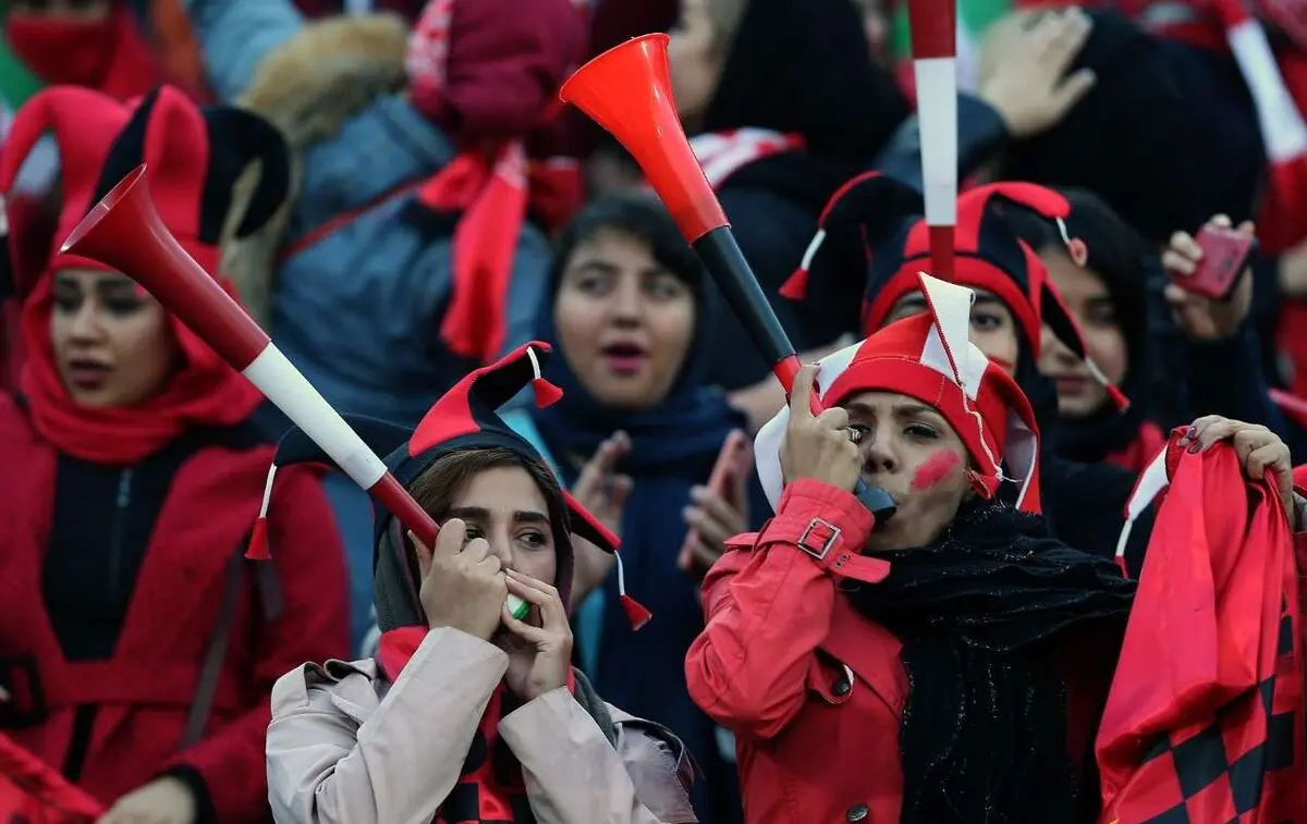 تلاش برای ورود زنان به ورزشگاه آزادی با بلیت فروشی